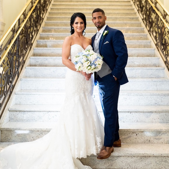 Hello, I’m Devon! Click see all listing to shop! - Picture 4 of 6